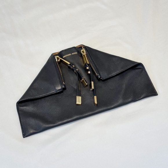 Michael Kors zipper clutch - Picture 3 of 6